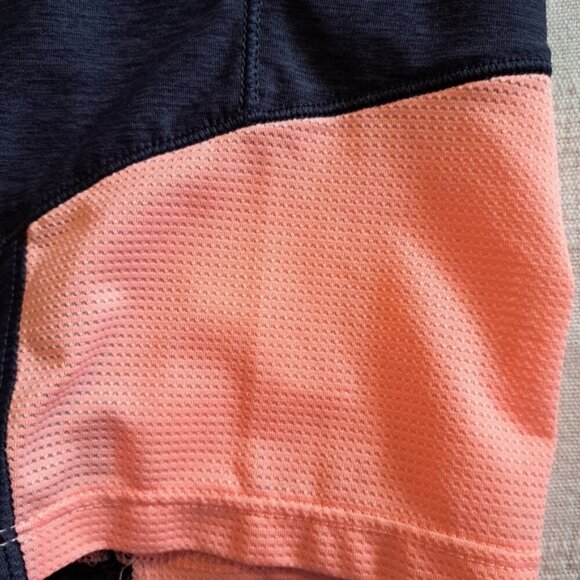 Under Armour women's size Medium loose fit cropped heatgear, blue & pink EUC - Picture 2 of 5